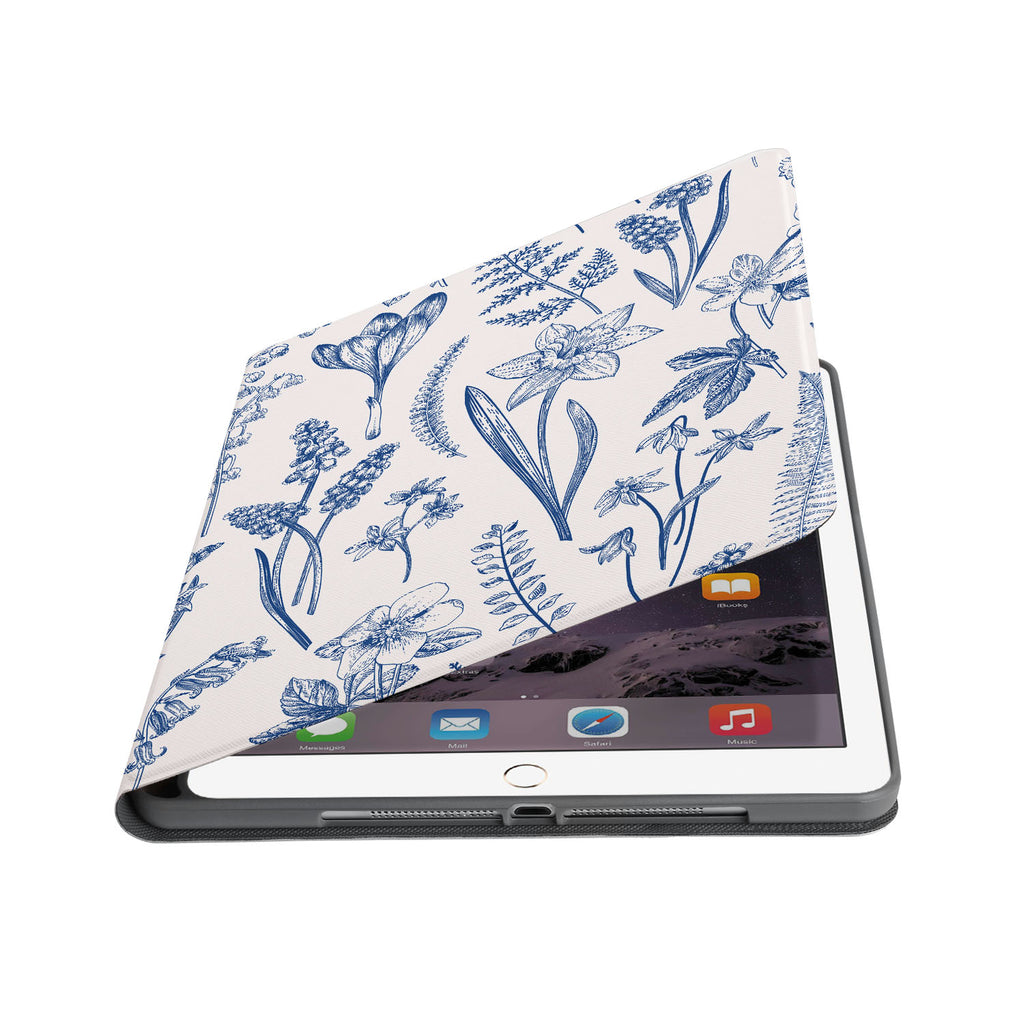 Auto wake and sleep function of the personalized iPad folio case with Flower design