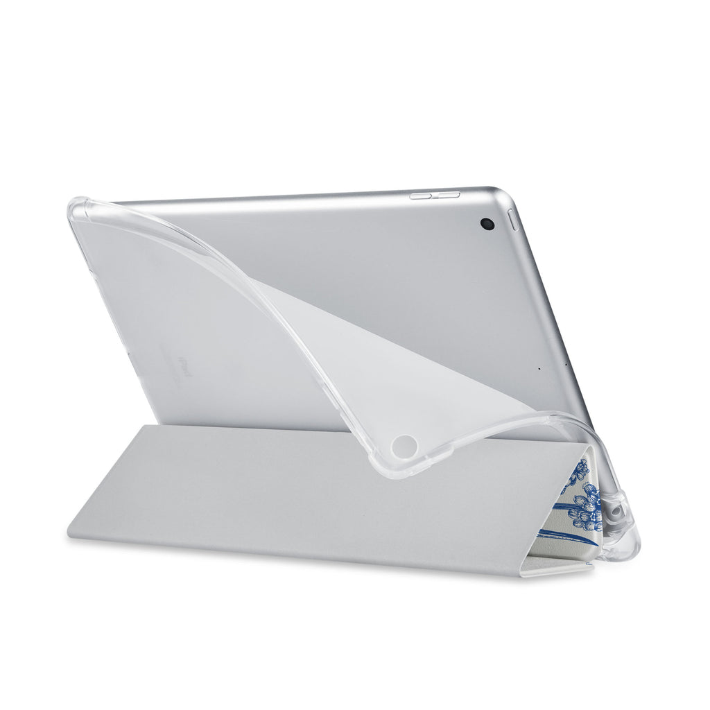 Balance iPad SeeThru Casd with Flower Design has a soft edge-to-edge liner that guards your iPad against scratches.